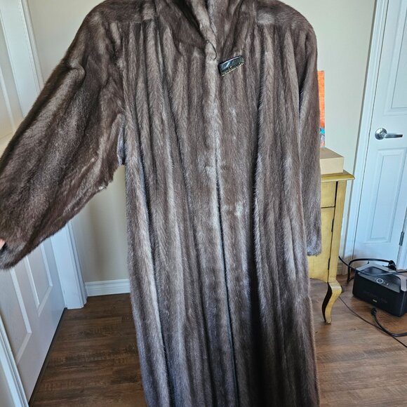 Full length mink coat - Picture 2 of 5